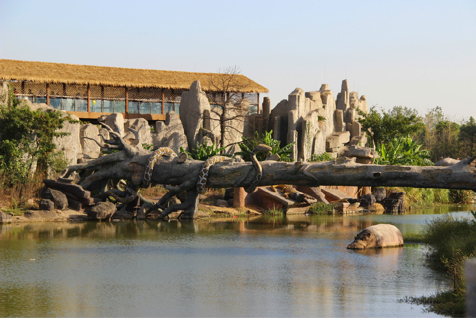  p>南昌新动物园位于南昌市西南方的桃花南路上,于2011年正式开放,始