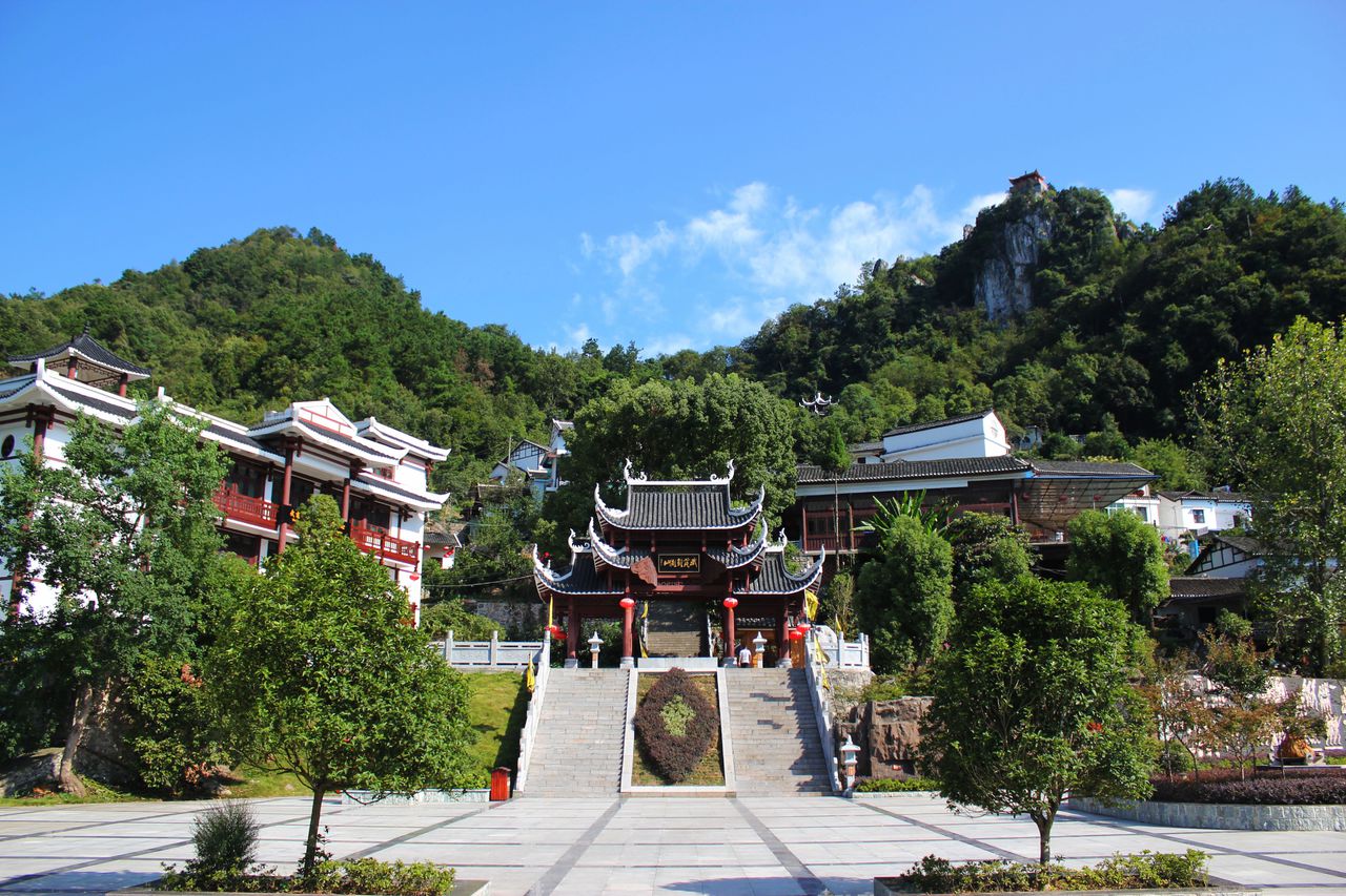  p>清江画廊度假村位于长阳土家族自治县城东近郊,被称为"中国三峡