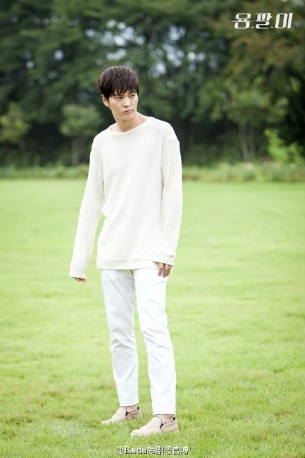  p>周元,1987年9月30日出生于首尔,韩国男演员.