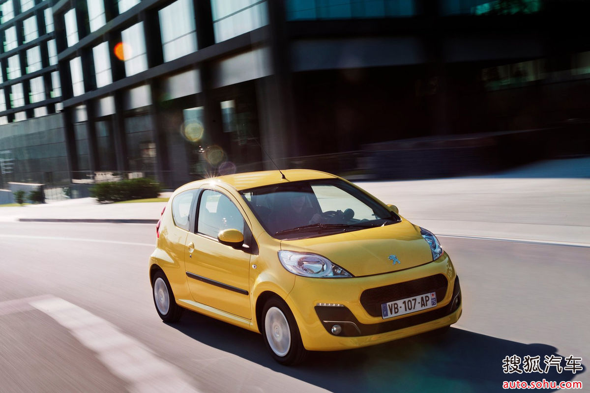  p>标致107cc车型装配了一台和宝马共同研制的1.