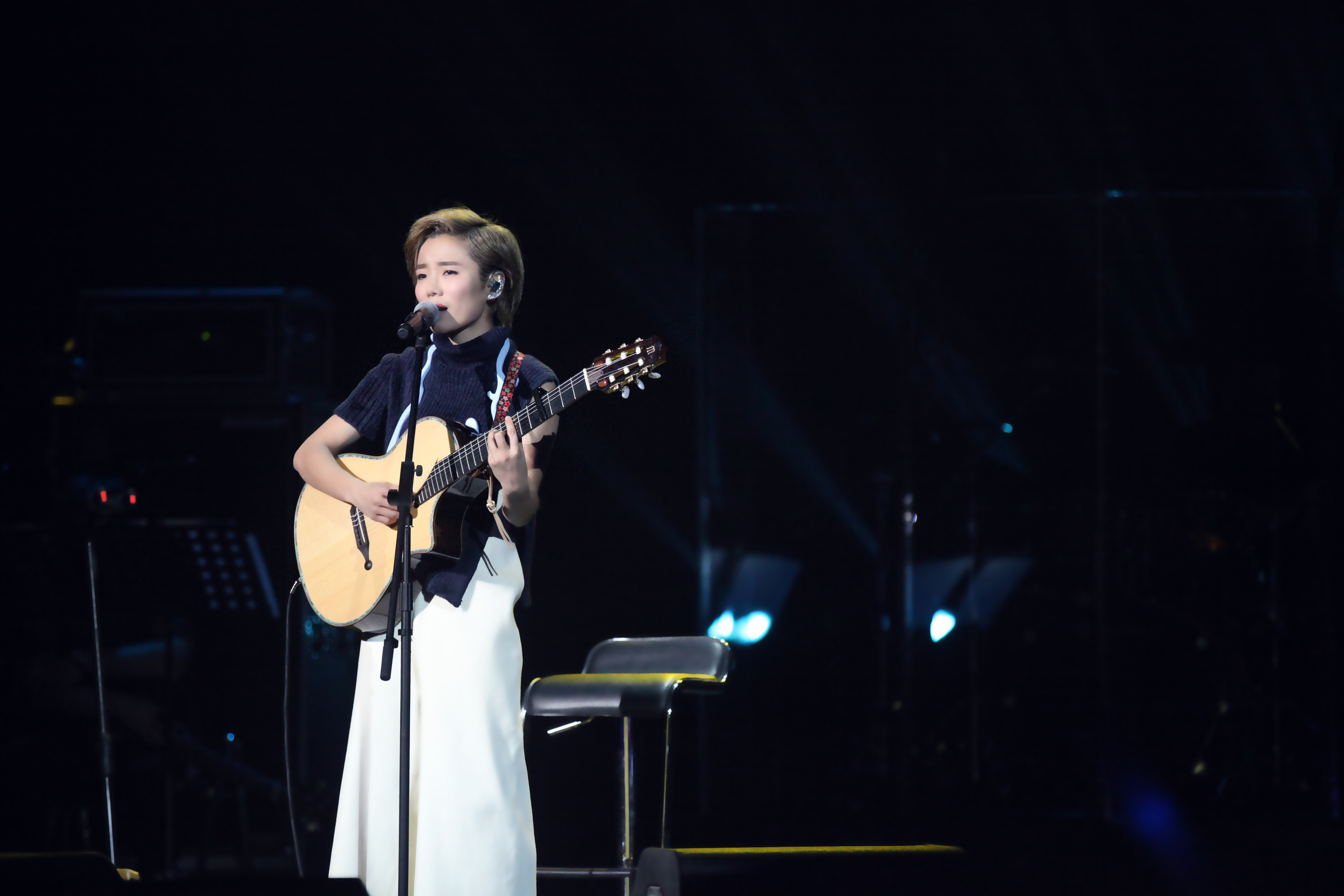  p>许飞,1985年11月11日出生于吉林省四平市梨树县,中国内地流行乐女