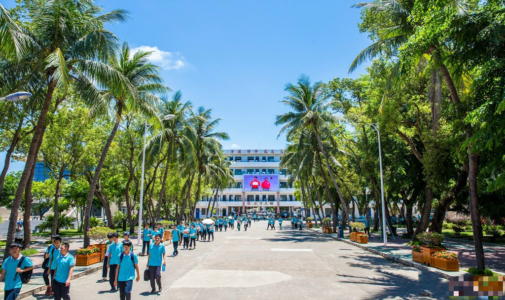 的一所公办完全中学,海南省一级(乙等)学校,万宁市完全中学一级学校