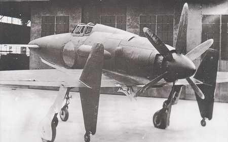  p>震电式战斗机(震电,しんでん),机体编号为"j7w1".