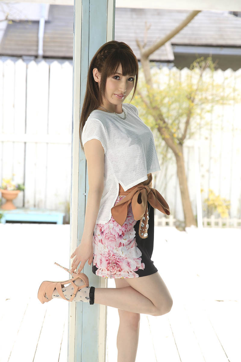  p>爱泽花梨,1993年12月26日出生于日本,日本女演员. /p>