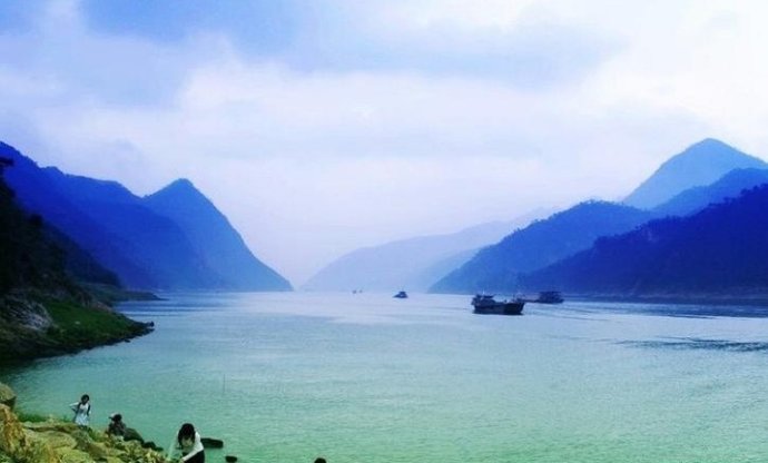  p>西江小三峡位于广东肇庆市附近的西江上,由羚羊峡,三榕峡,大鼎峡