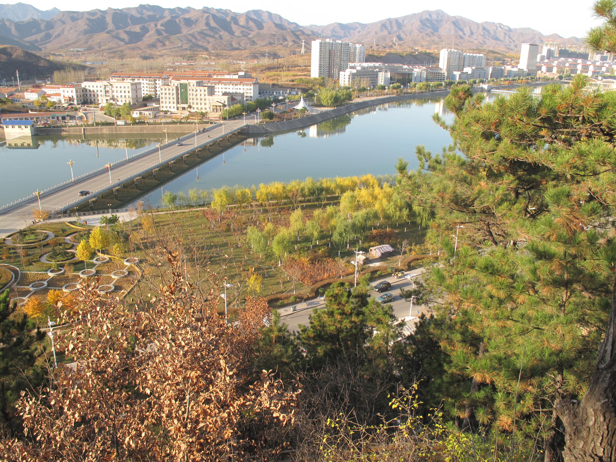 峰公园位于 a target="_blank" href="/item/宽城满族自治县/2402396"