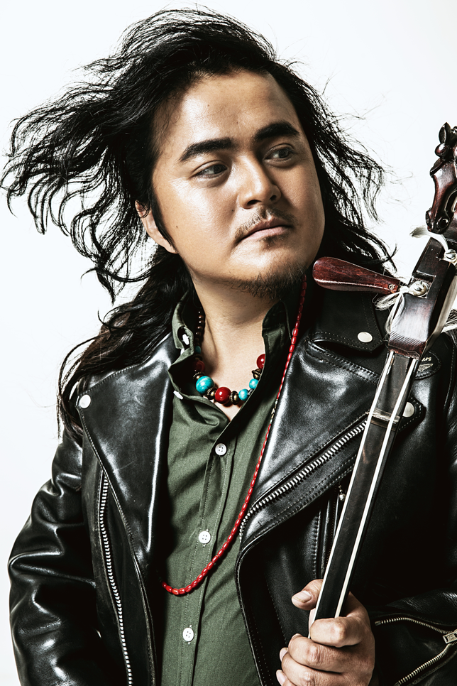 本名巴拉吉尼玛,1984年出生于内蒙古赤峰市阿鲁科尔沁旗,蒙古族男歌手