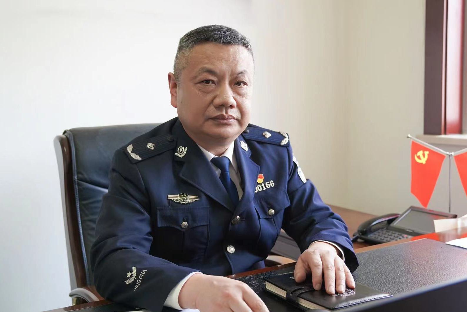 李东明