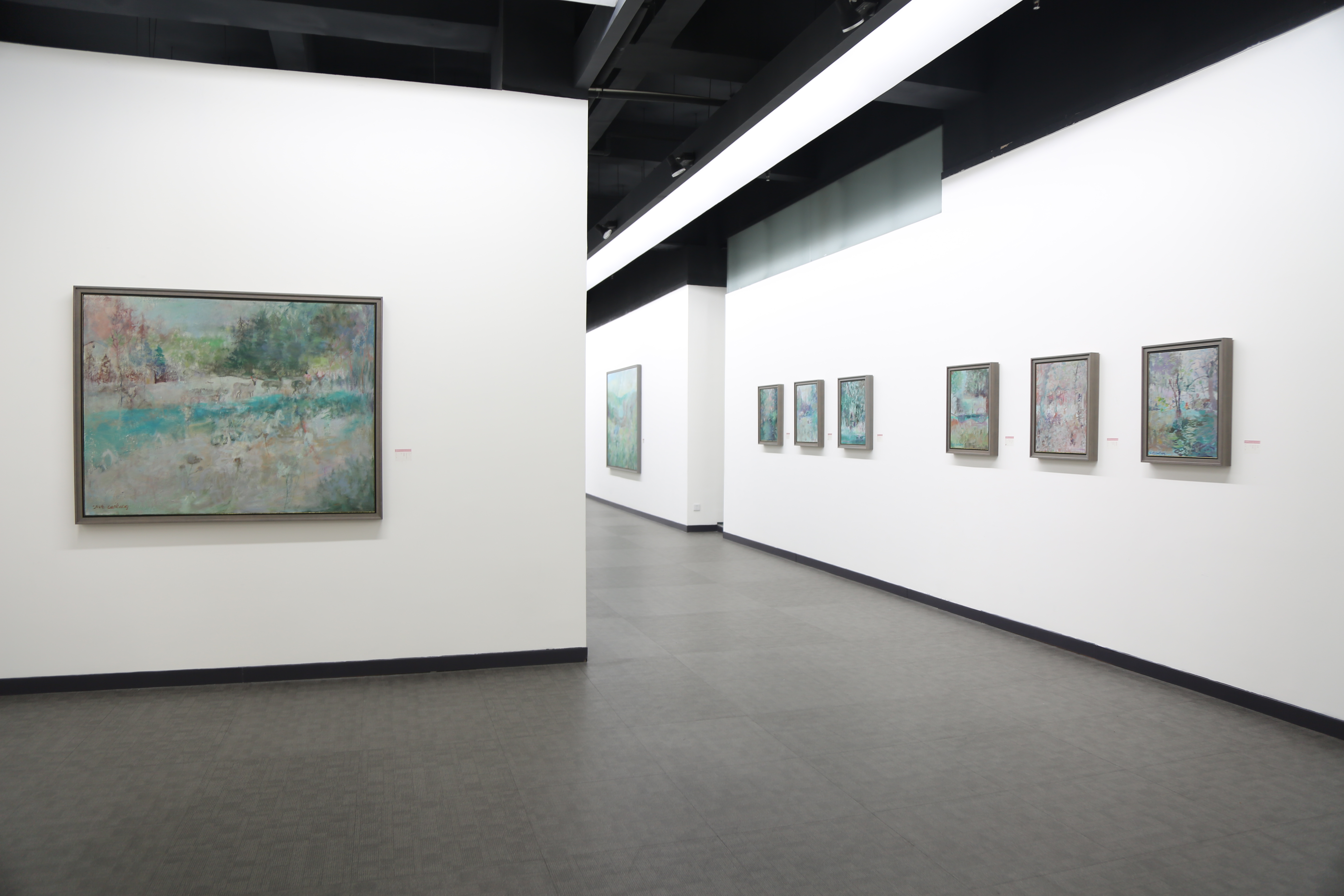 了了阁画廊(了了·艺术传播机构)1999年成立于四川成都,为经营原创