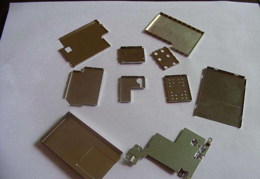  p>手机屏蔽罩是指用屏蔽体将元部件,电路,组合件,电缆或整个系统的