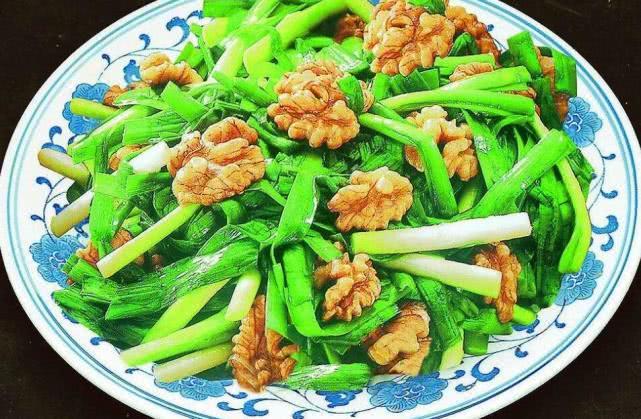 韭菜炒核桃