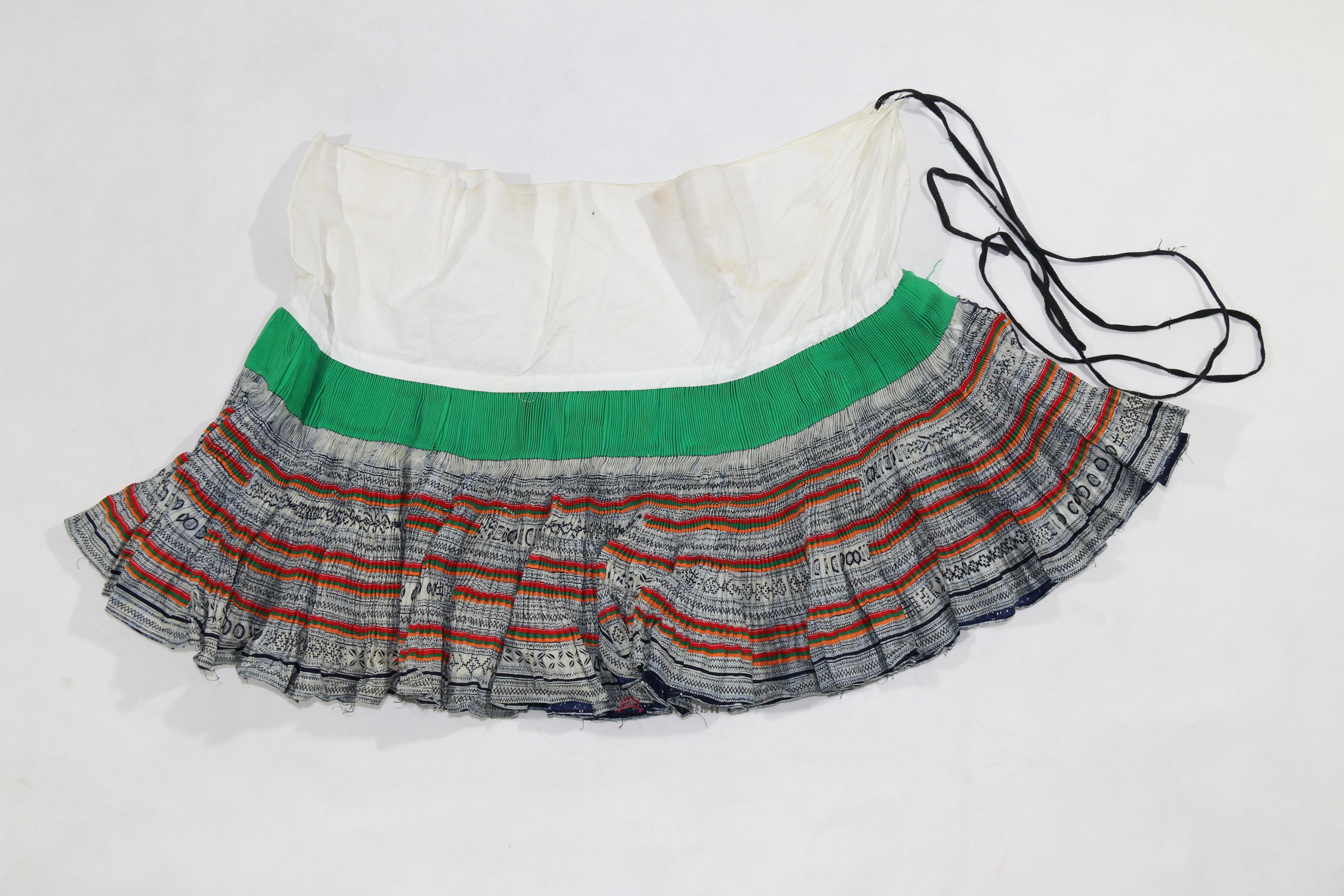 当代织金苗族蜡染百褶裙