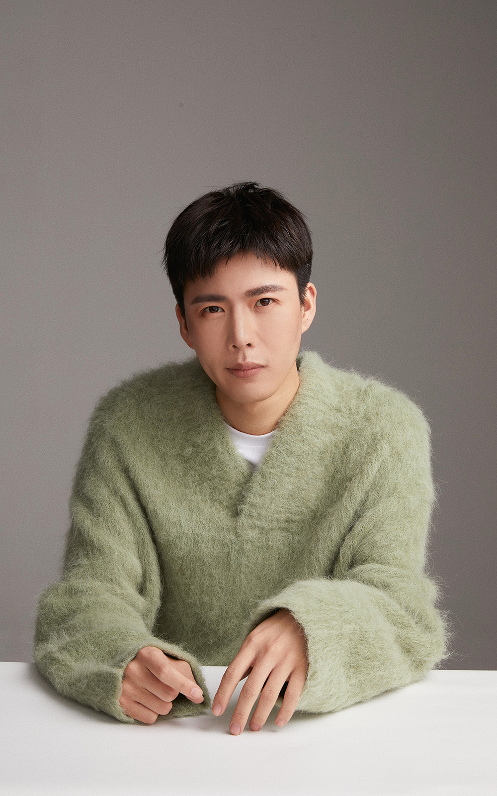  p data-id="gnbudqjuuj">陈小南,男,美妆博主,别名:南风 cheney淘宝