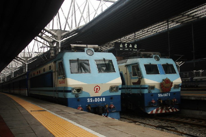  p data-id="gnrtku57rc"> b>韶山8型电力机车 /b>(ss8)是 a target="