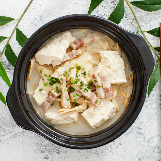 鲜笋肉片豆腐汤