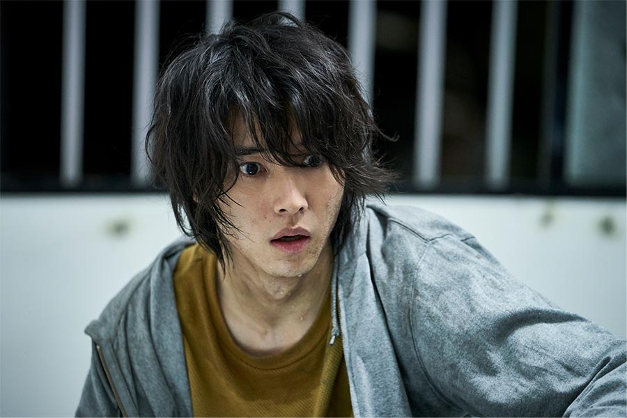 的悬疑科幻剧,由 a target="_blank" href="/item/佐藤信介/166839"