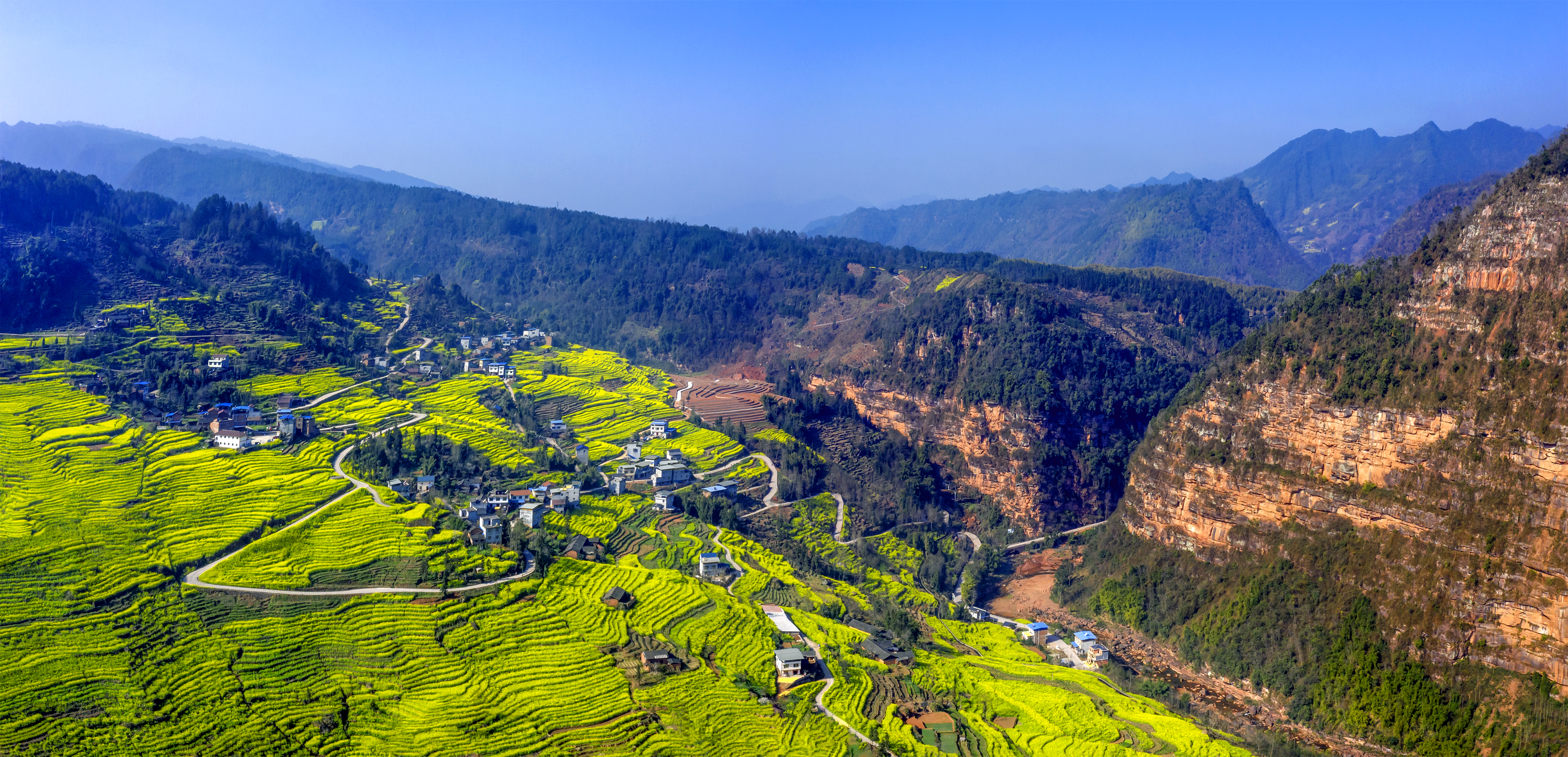  p>四川屏山环崖丹霞国家地质公园位于四川盆地西南边缘小凉山区,地处