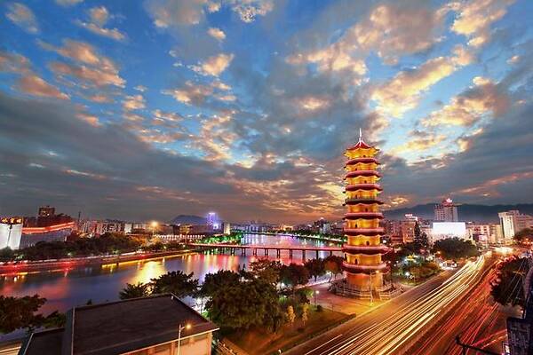  p>熙春塔,位于广东省 a target="_blank" href="/item/恩平市