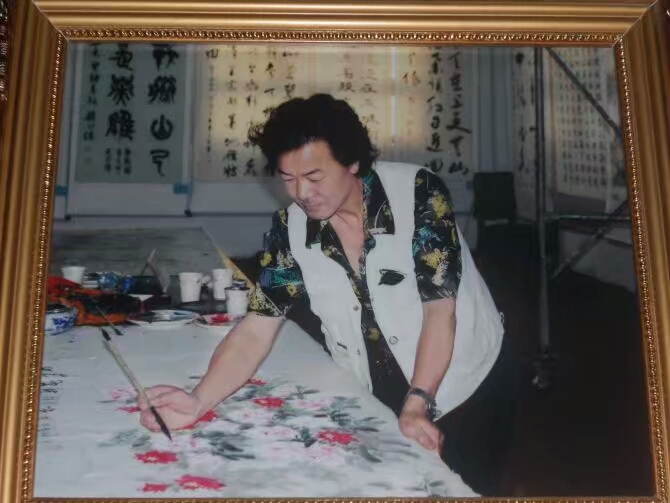 现为陕西省经济文化合作促进文化艺术会主任,省书画院渭南分院付秘书