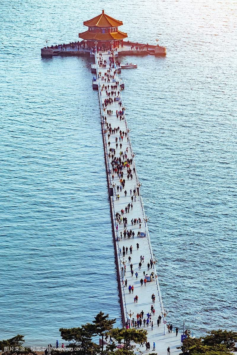  p>栈桥及回澜阁,即青岛栈桥,俗称前海栈桥,南海栈桥,大码头,位于 a