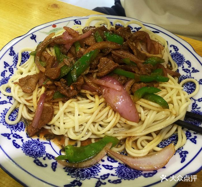 孜然牛肉盖浇面