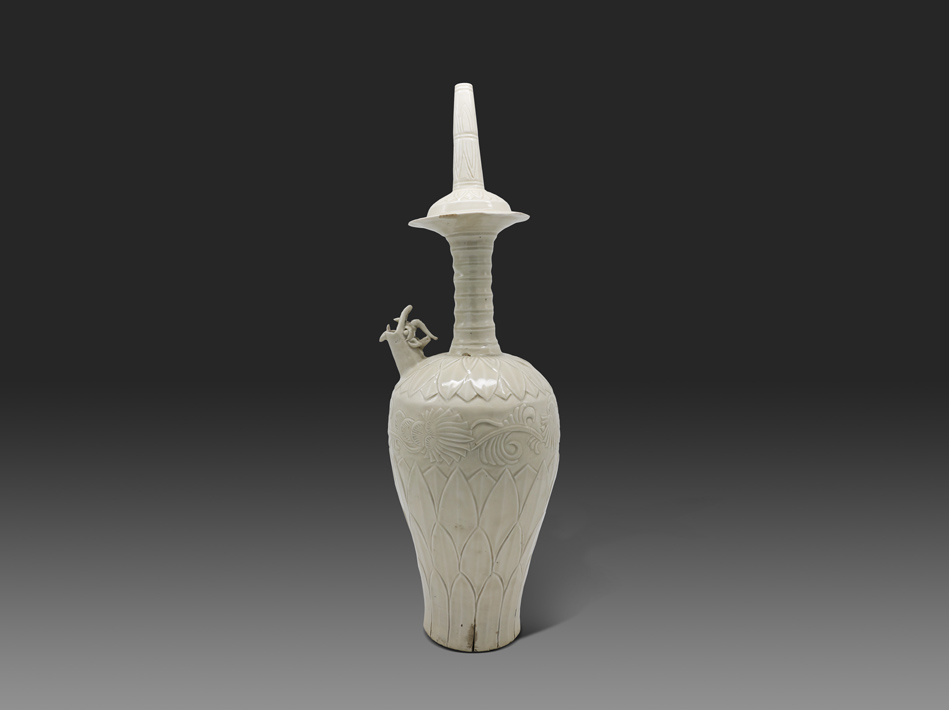 id="tswflkqf9vnk">定窑白釉刻花龙首净瓶,北宋文物,现藏于定州博物馆