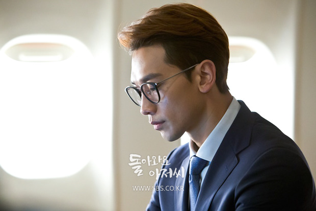  p>郑智薰(rain),1982年6月25日出生于韩国首尔,韩国流行男歌手,演员