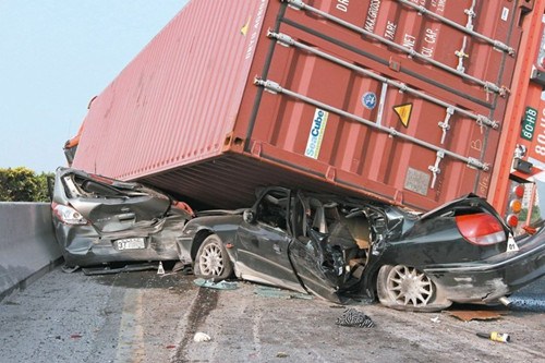 2·14台湾高速车祸事故