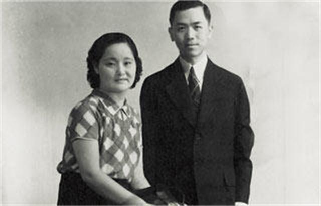 男,江苏吴江人,民主人士史良的丈夫