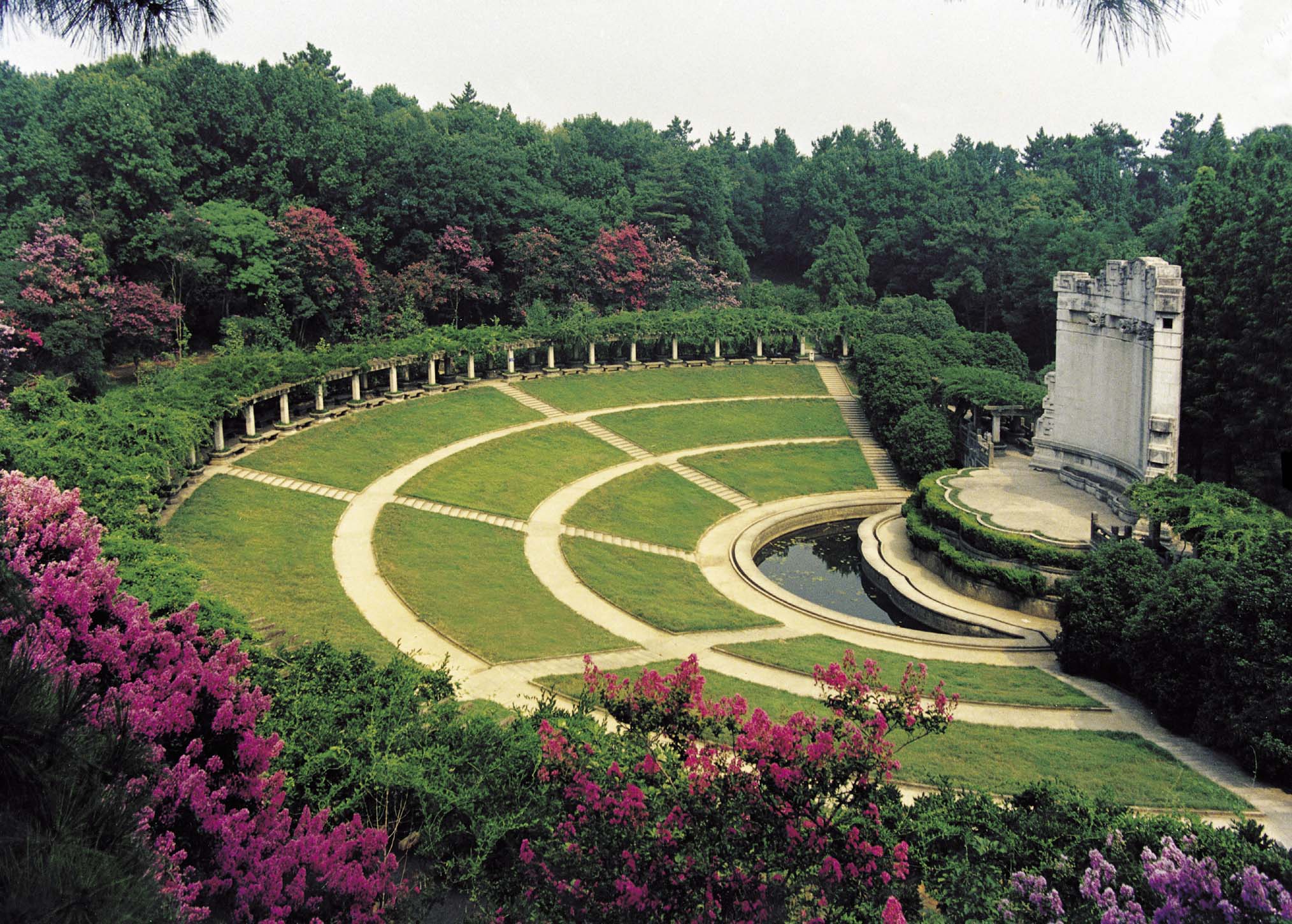  p>中山陵音乐台位于 a target="_blank" href="/item/南京市/2207627