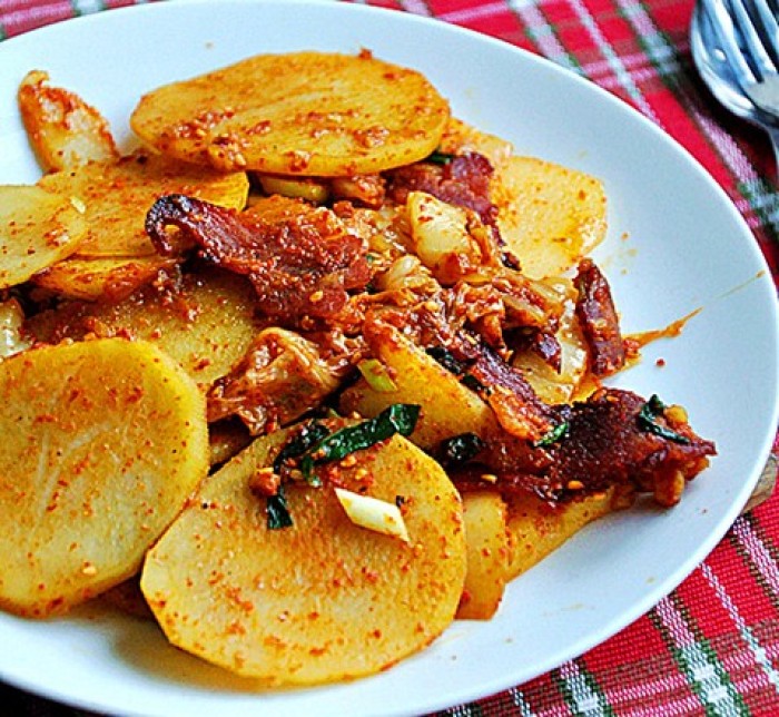  p data-id="gnx2p6o9oq">炒洋芋片是一道菜品,主要制作材料有洋芋