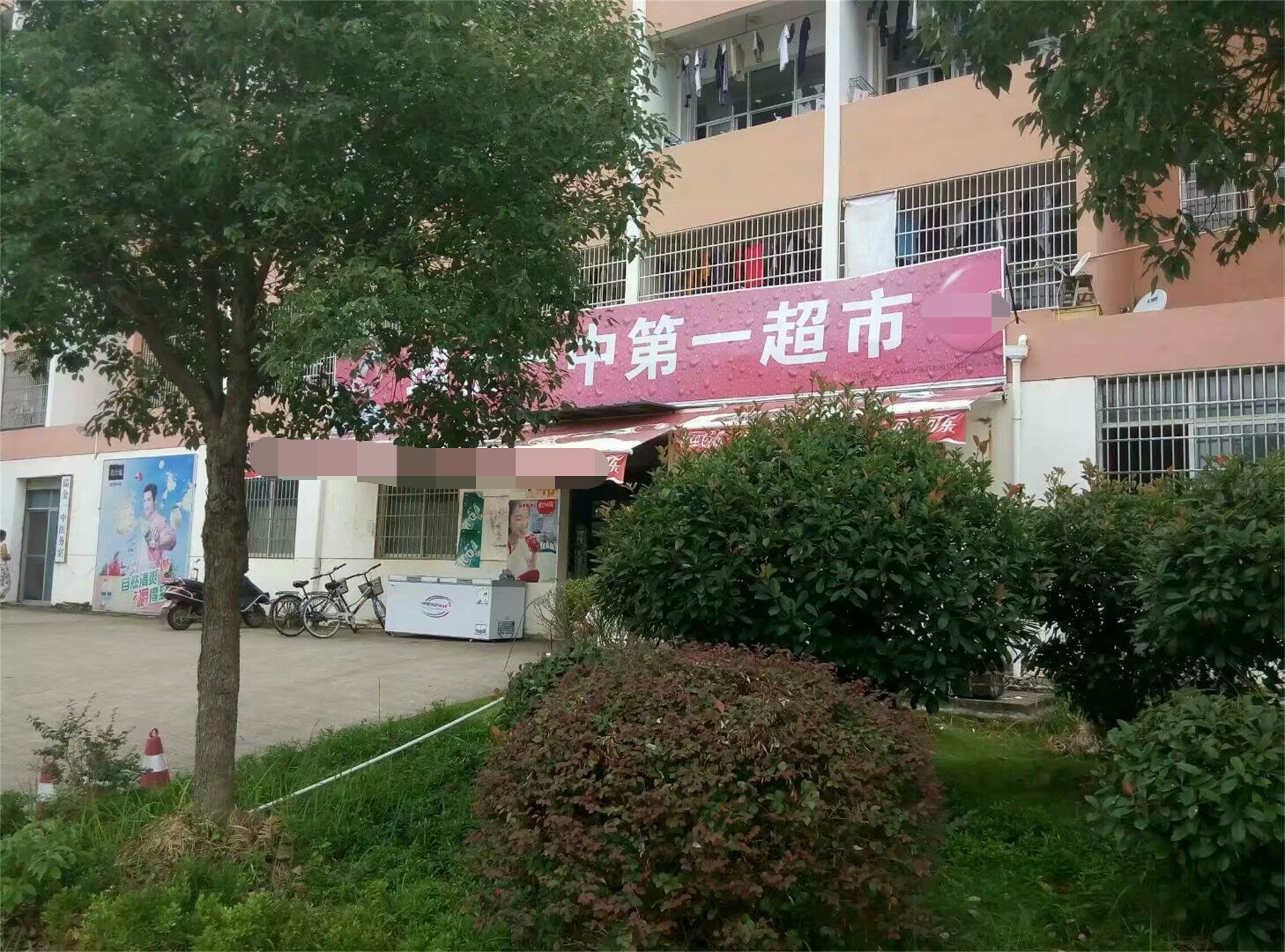  p>瑞金第一中学,是一所历史悠久,颇有影响的 b>江西省首批优秀重点