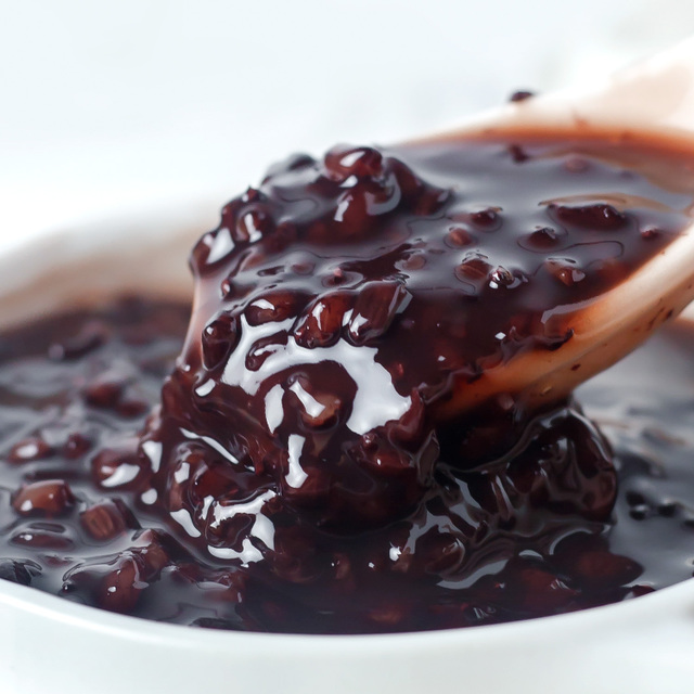  p>黑糯米粥是以黑糯米为主要食材制成的一道美食. /p>