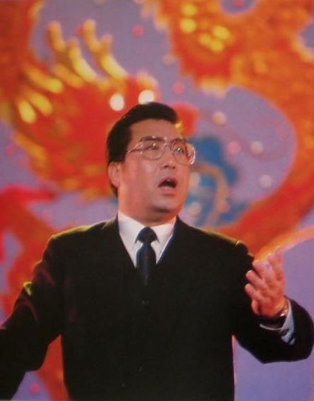 春节联欢晚会》是由 a target="_blank" href="/item/邓在军/2631856"