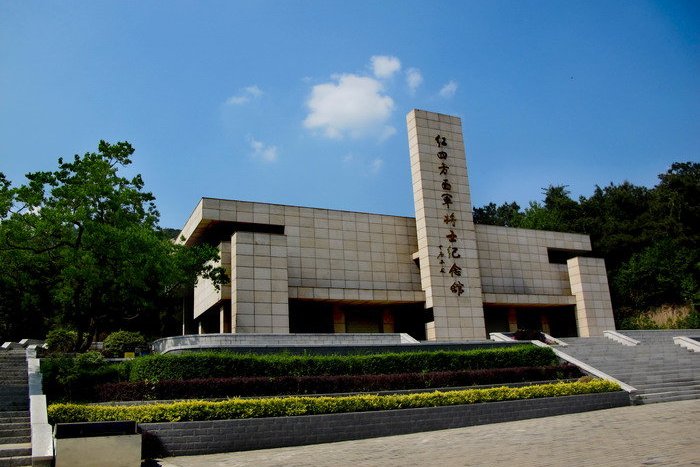  p data-id="gnvjmotdgx">将军石山庄是黑龙江省鹤岗市东山区境内的