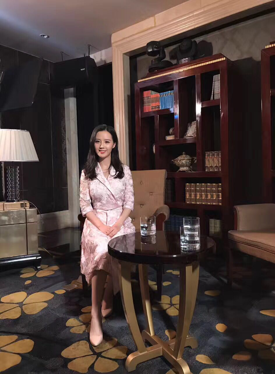 唐琳,女,linstudio/琳工坊高级女装品牌创始人, /span>首席设计总监 