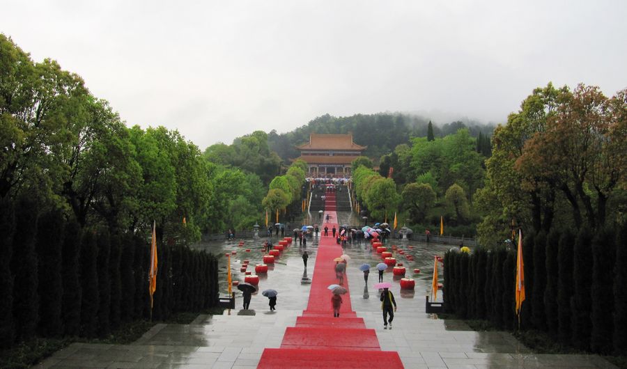  p>炎帝陵,位于湖南省株洲市 a target="_blank" href="/item/炎陵县