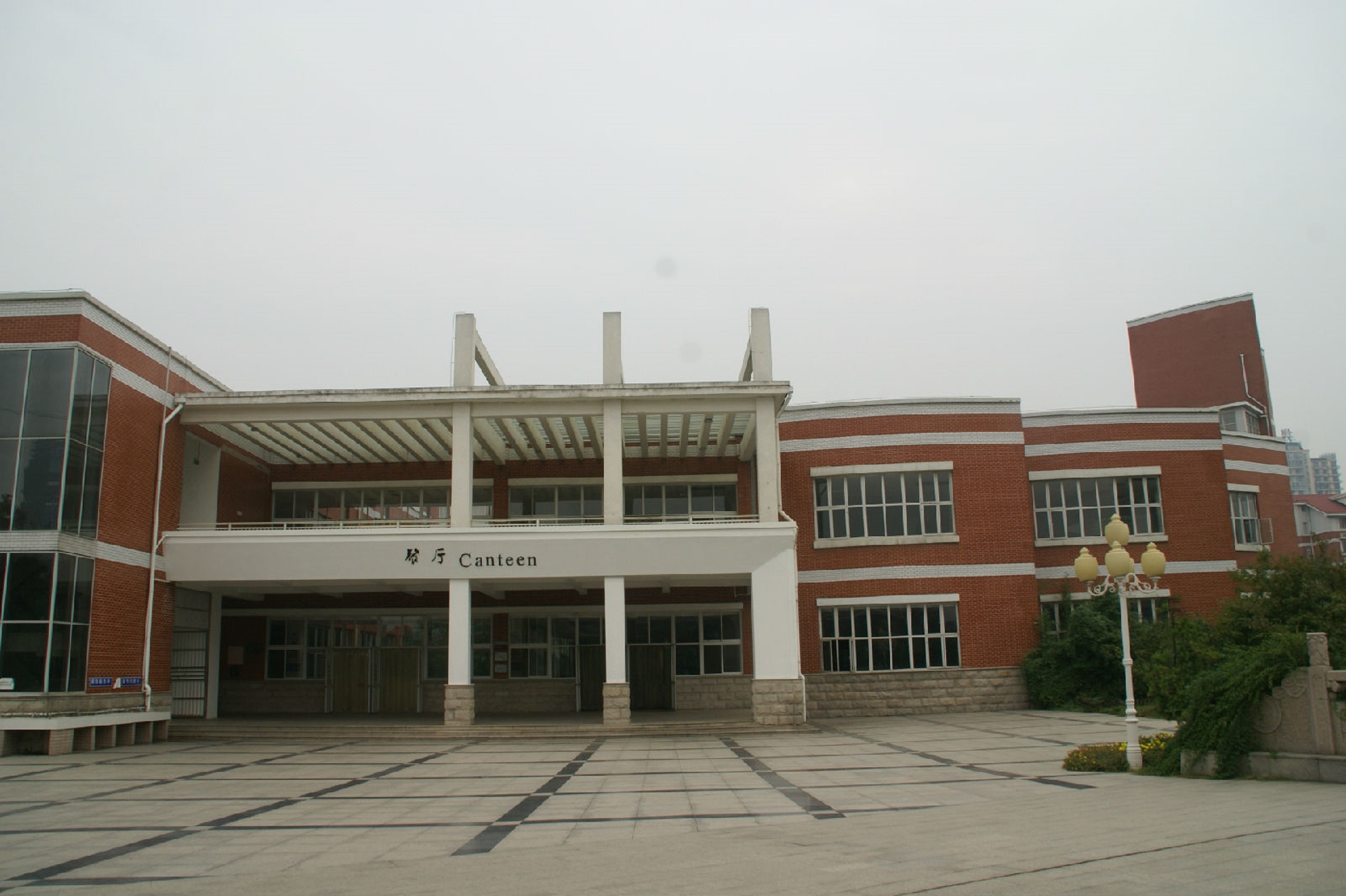  p>江苏省天一中学,简称"天一",创办于1946年,位于江苏省无锡市 a