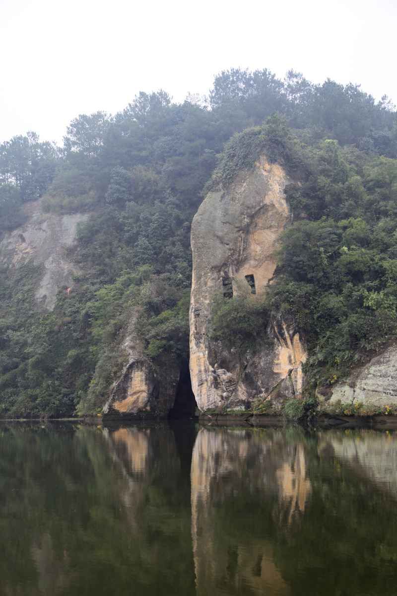 data-lemmaid="3048543">当阳百宝寨 /a>风景名胜区位于湖北省中部 a