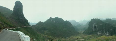  p>阴阳山,位于广西河池市 a target="_blank" href="/item/凤山县