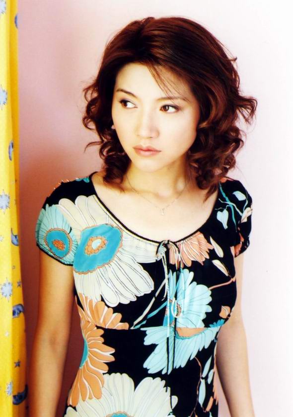  p>颜丙燕,1972年12月16日出生于北京市,祖籍山东曲阜,是孔子四大弟子