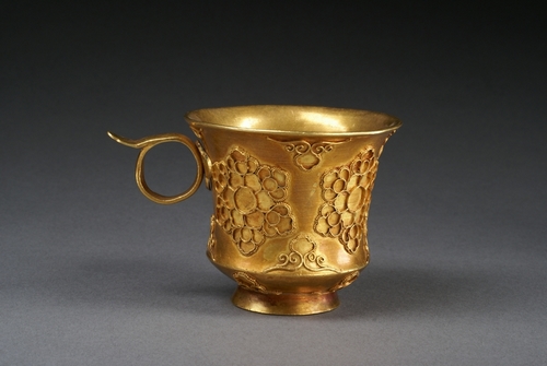 金筐宝钿团花纹金杯