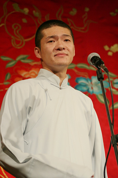  p data-id="gncpb2lpu6">谢金,1982年3月5日出生于中国,中国内地相声