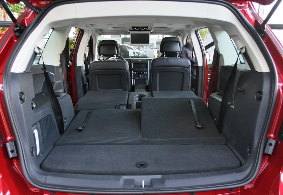  p>道奇酷威集合了家用mpv的舒适与大空间,以及suv驾驶性能与动感