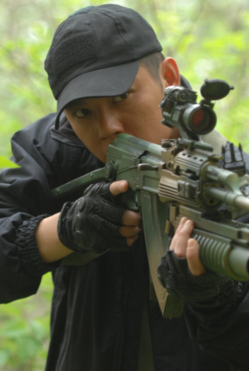  p>《狙击生死线》是由 a target="_blank" href="/item/刘猛/615"