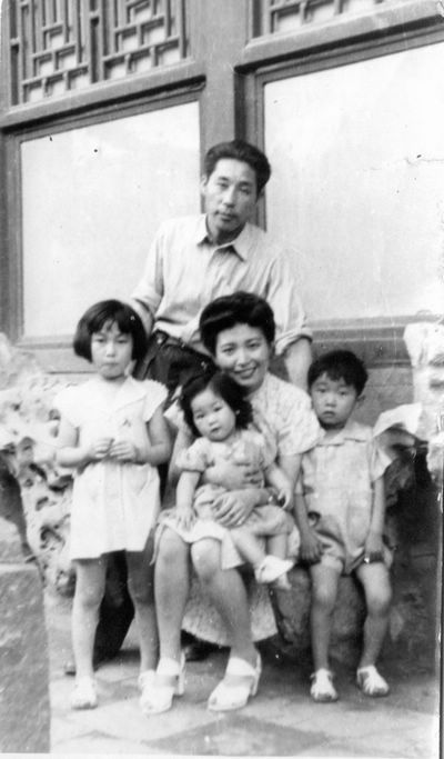 电影演员,是电影表演艺术家 a target="_blank" href="/item/魏鹤龄