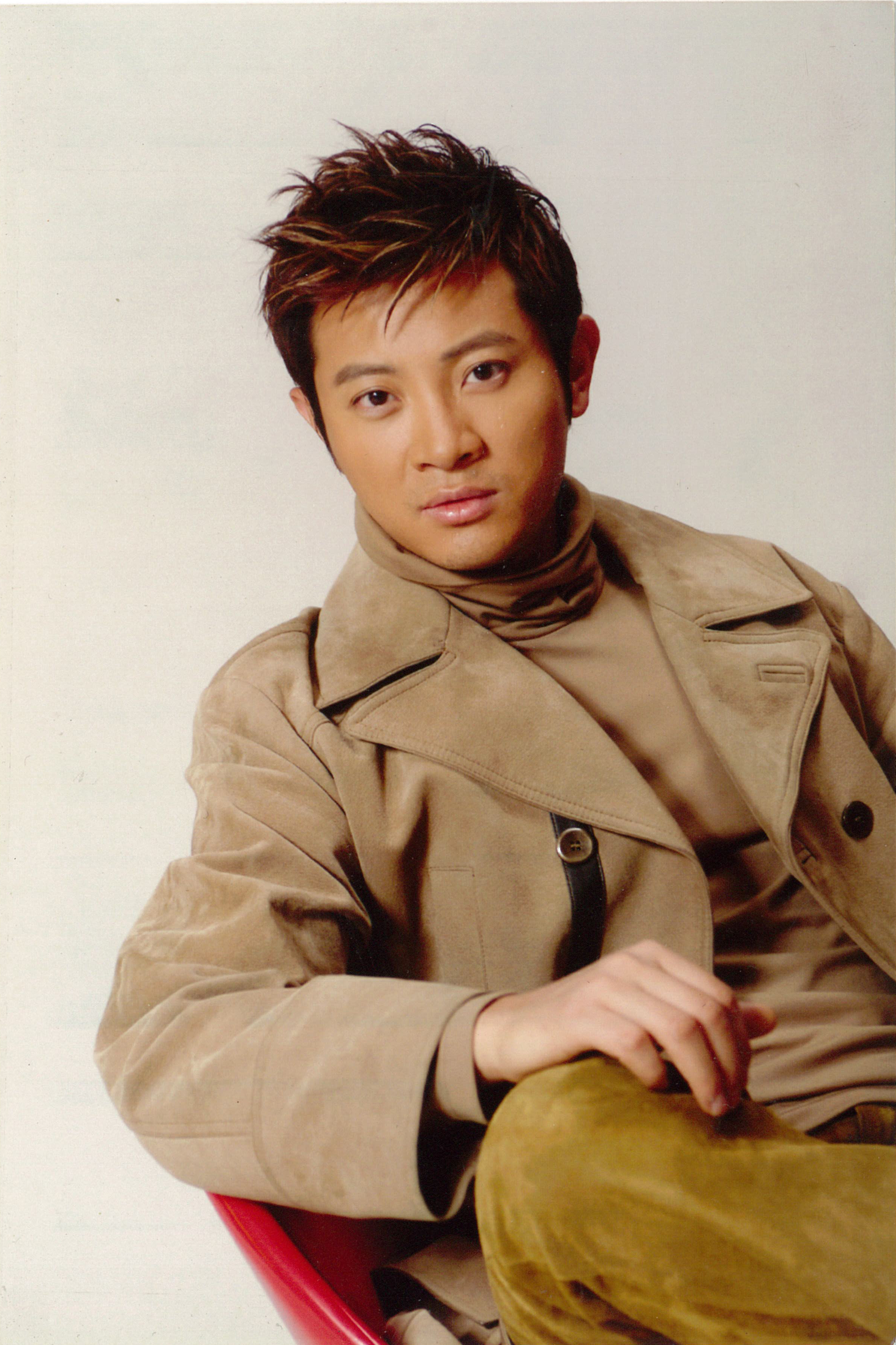  p>罗中旭,1969年3月1日出生于 a target="_blank" href="/item/上海