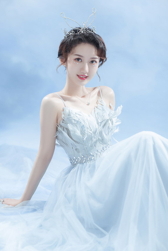 class="ref" data-ctrid="svcawre3cbjn">张含丹,女,中国内地女主持人