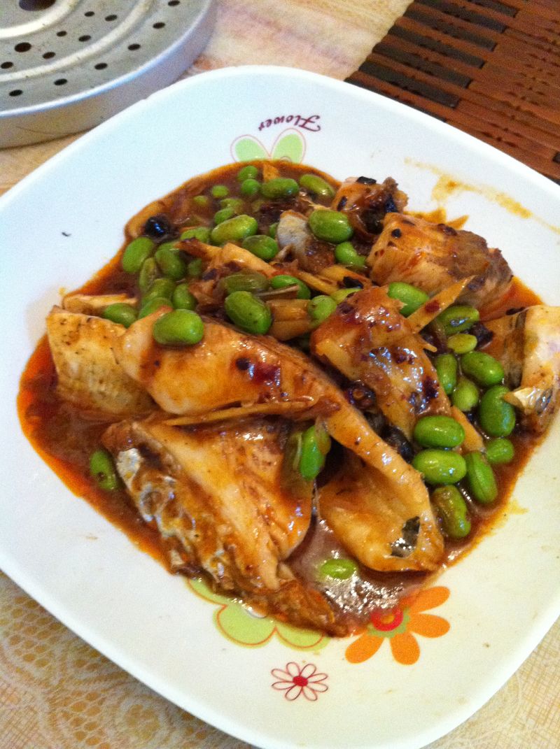  p>小葱烧财鱼是四川省传统的特色名菜,属于川菜系.