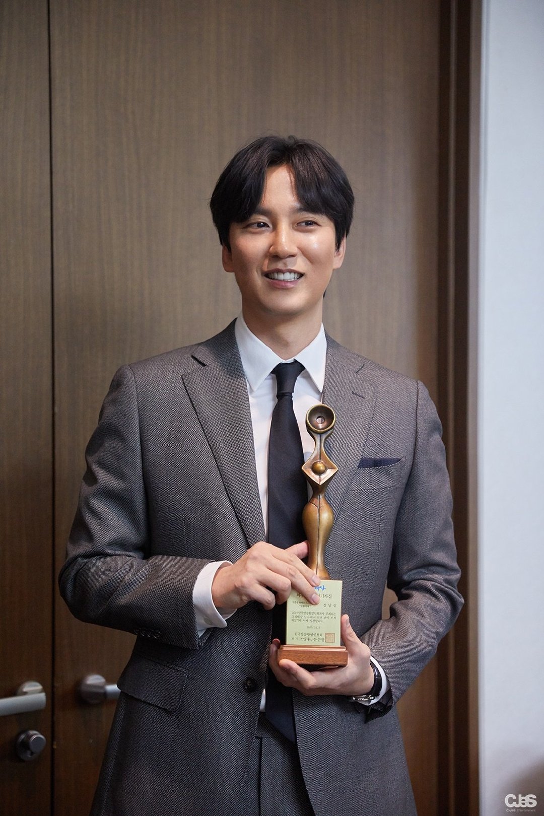  p>金南佶 i>(kim nam gil) /i>,1980年3月13日出生于韩国首尔,毕业于